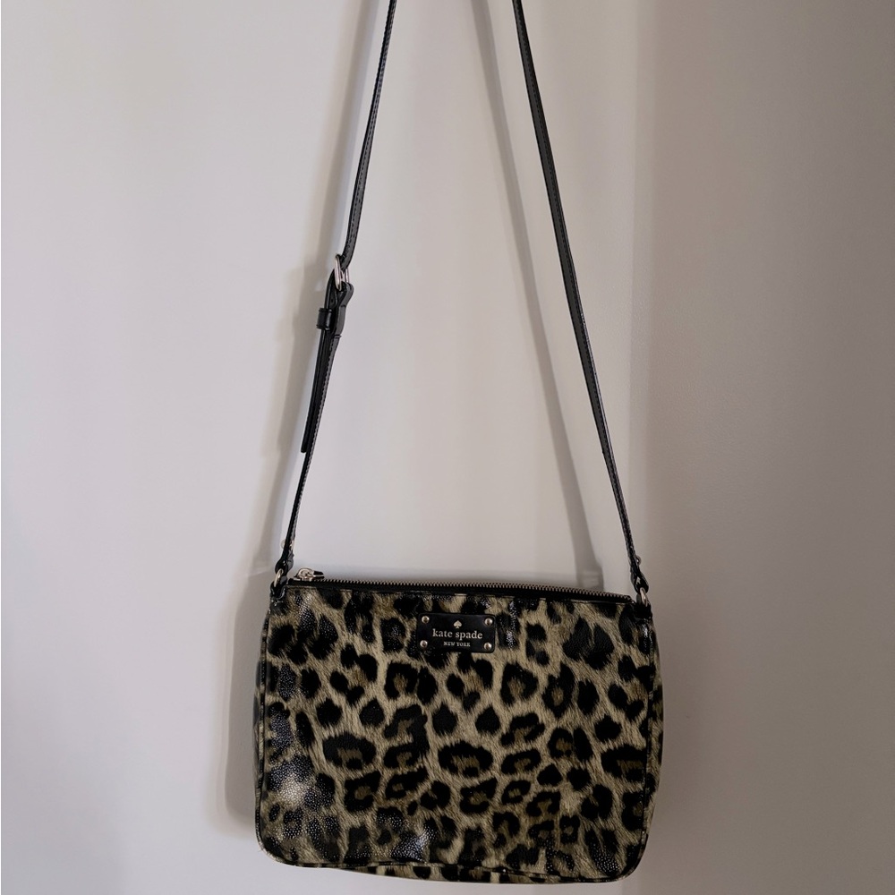 Kate Spade leopard print bag

Inside looks new outside has some wear on bottom